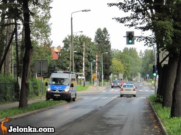 potrojna-stuczka-przed-czerwonym-swiatem-35935
