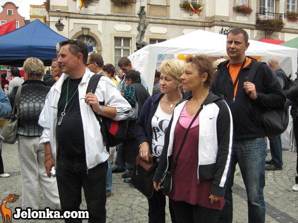 kamyk-z-jeleniej-gory-w-rynku-w-klimatach-misia-35945