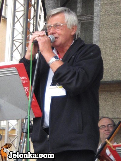 kamyk-z-jeleniej-gory-w-rynku-w-klimatach-misia-35945
