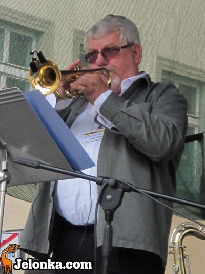 kamyk-z-jeleniej-gory-w-rynku-w-klimatach-misia-35945