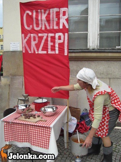 kamyk-z-jeleniej-gory-w-rynku-w-klimatach-misia-35945