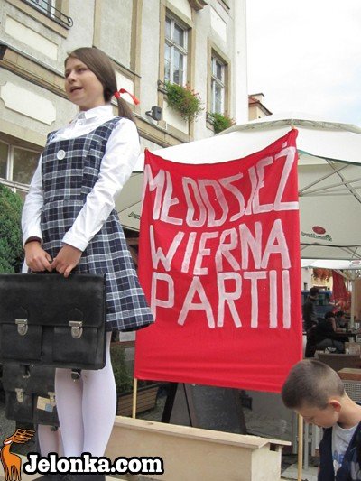 kamyk-z-jeleniej-gory-w-rynku-w-klimatach-misia-35945