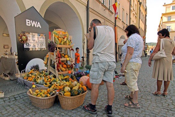 ekologicznie-zdrowo-i-na-ludowo-przed-ratuszem-35975