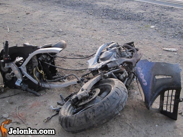 jecha-motocyklem-i-ama-wszystkie-przepisy-skonczy-na-drzewie-36091
