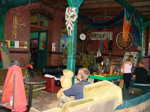 cyklisci-w-wolimierzu-rowerami-po-byym-torowisku-36129