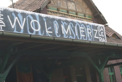 cyklisci-w-wolimierzu-rowerami-po-byym-torowisku-36129