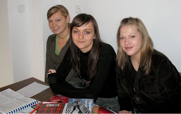 Agnieszka Soczyńska, Katarzyna Pogwizd oraz Agnieszka Stolarska (od lewej) wolały wspólnie wynająć trzypokojowe mieszkanie.