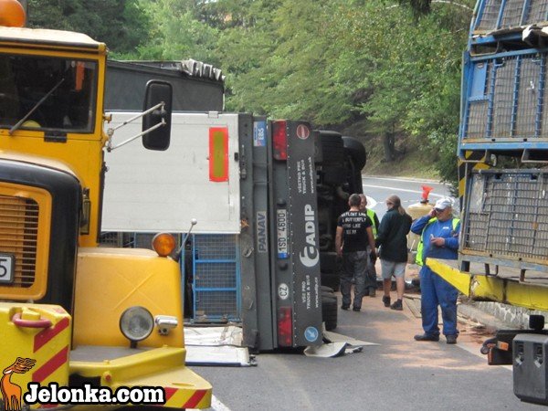 przewrocona-ciezarowka-juz-nie-blokuje-trojki-36226