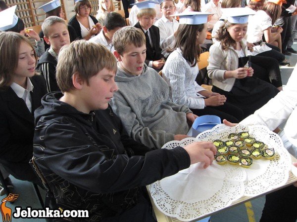 pierwszacy-slubowali-w-dwojce-nowe-wyzwania-dla-uczniow-i-kadry-36239
