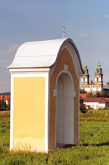 Jedna z kapliczek Krzeszowskiej Kalwarii.