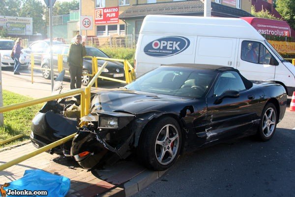 pech-kierowcy-chevroletem-wbi-sie-w-barierke-36403