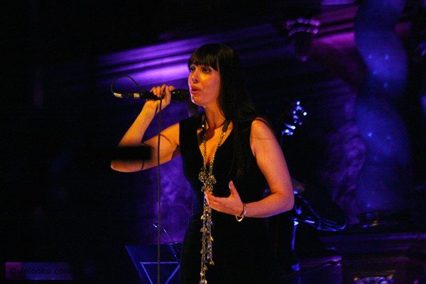 dusza-i-los-tereza-salgueiro-zaspiewaa-w-swiatyni-aski-36493