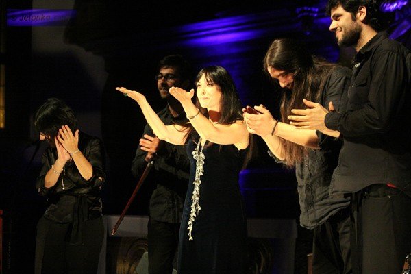 dusza-i-los-tereza-salgueiro-zaspiewaa-w-swiatyni-aski-36493