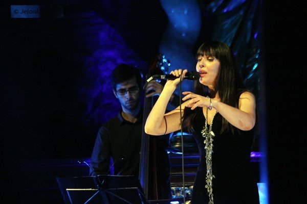 dusza-i-los-tereza-salgueiro-zaspiewaa-w-swiatyni-aski-36493