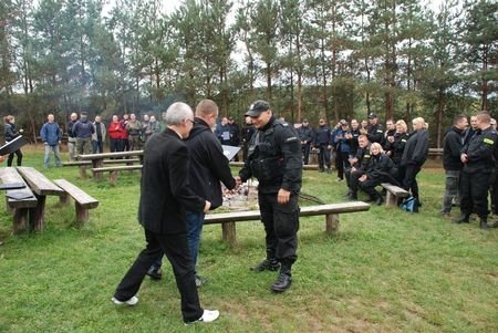 jeleniogorscy-policjanci-strzelaja-na-medal-36576