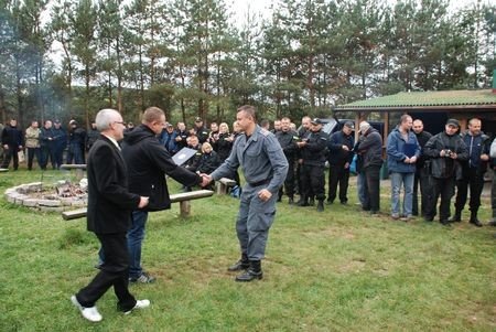 jeleniogorscy-policjanci-strzelaja-na-medal-36576