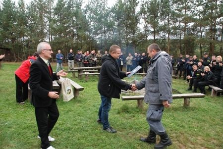 jeleniogorscy-policjanci-strzelaja-na-medal-36576