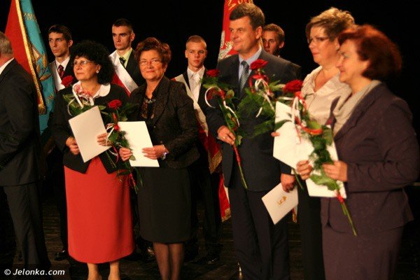 oswiatowe-swieto-nagrody-honory-odznaczenia-36602