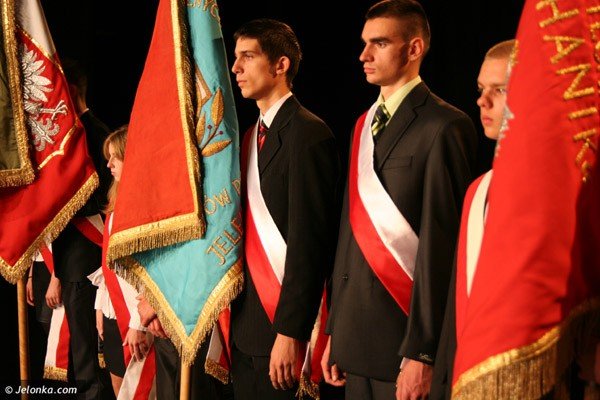 oswiatowe-swieto-nagrody-honory-odznaczenia-36602