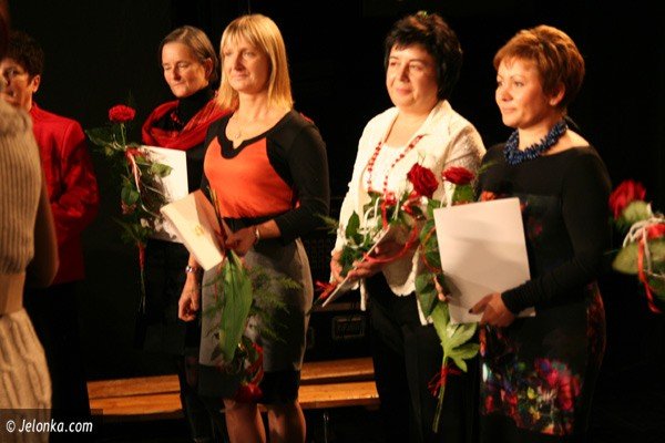oswiatowe-swieto-nagrody-honory-odznaczenia-36602