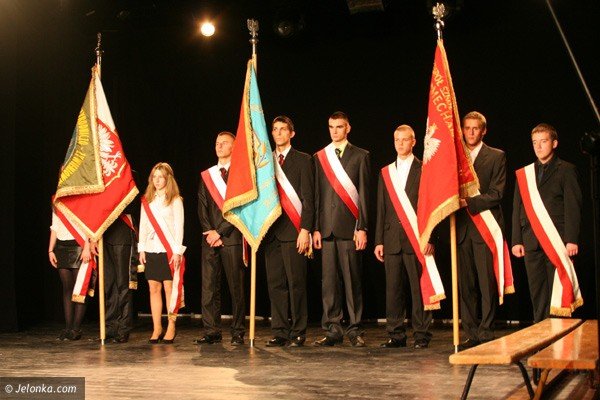 oswiatowe-swieto-nagrody-honory-odznaczenia-36602
