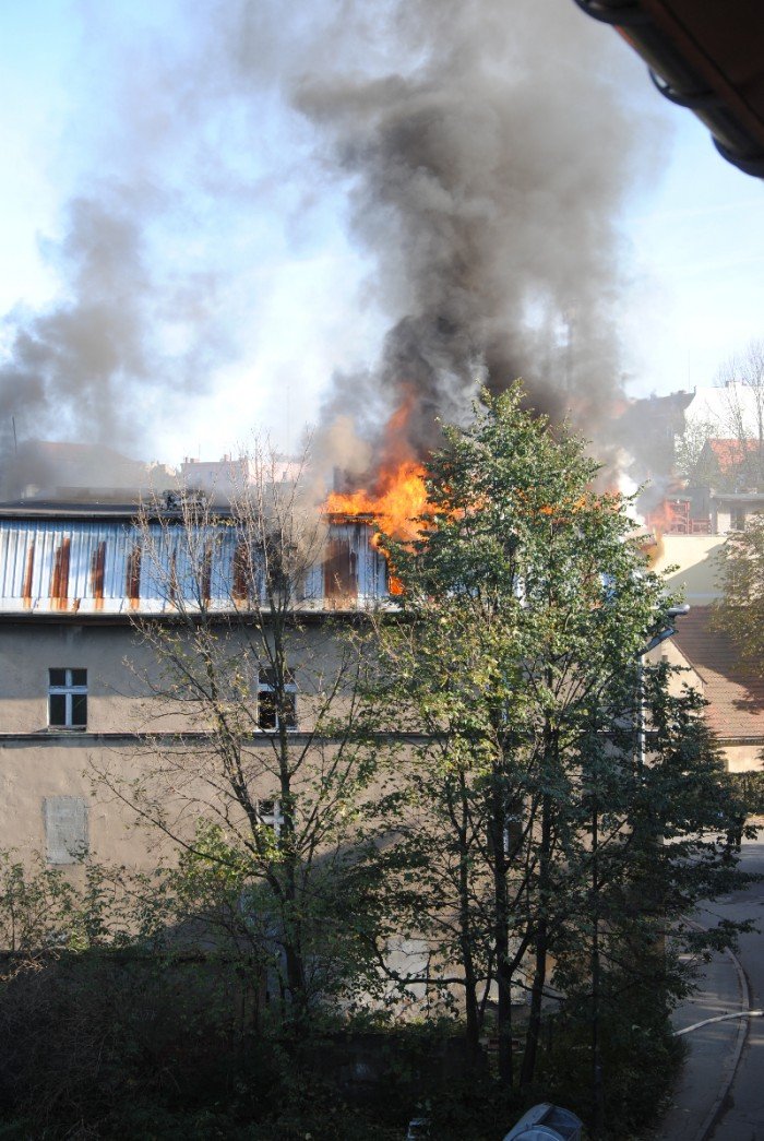 spona-dach-w-zaniedbanym-srodmiesciu-36613