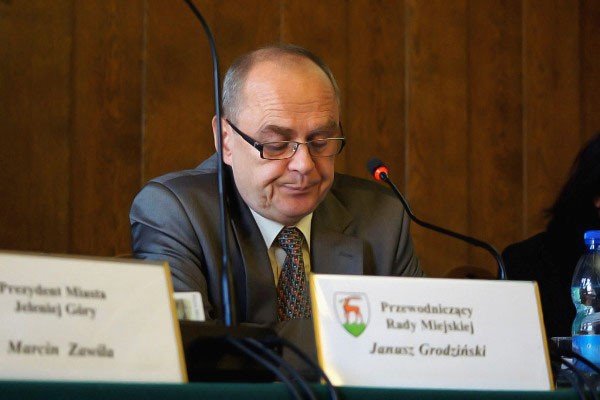 budzet-zmieniony-awnicy-wybrani-po-sesji-w-um-36666
