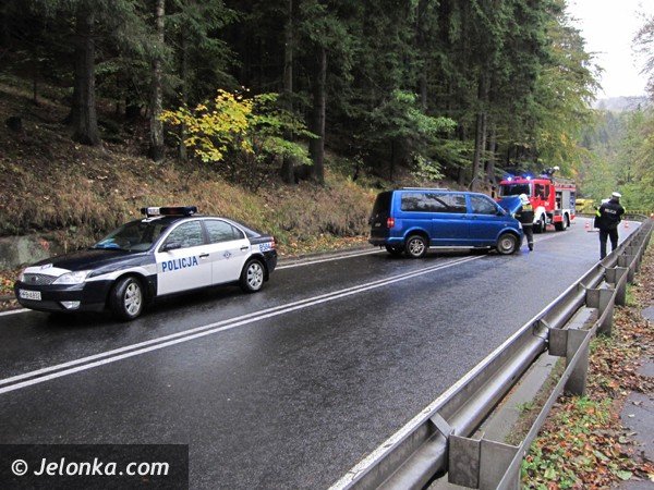 wpada-w-poslizg-przed-hotelem-las-uwaga-na-rozlany-olej-36681