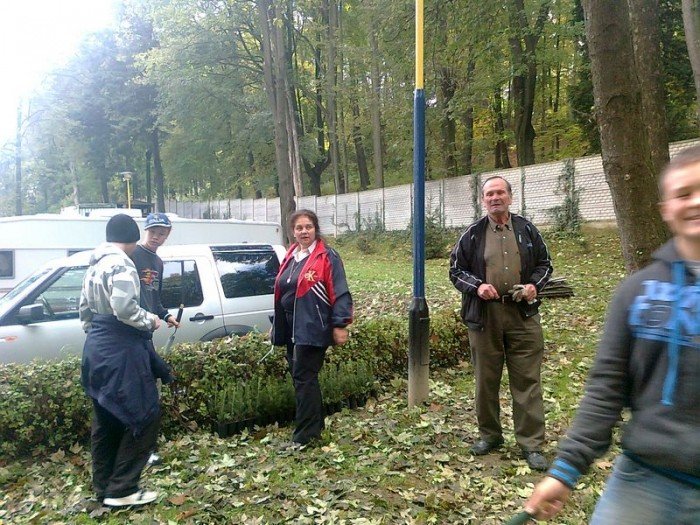 sadzac-drzewa-ucza-sie-szacunku-do-przyrody-36790
