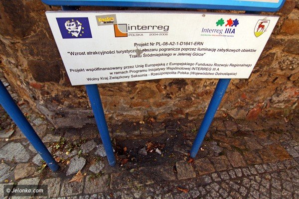 zabytek-po-zmroku-tonie-w-mroku-36803
