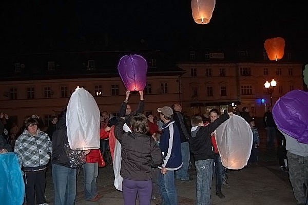 wampirki-i-duszki-straszyy-na-placu-piastowskim-po-paradzie-w-cieplicach-36903