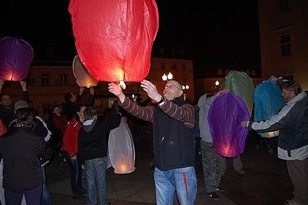 wampirki-i-duszki-straszyy-na-placu-piastowskim-po-paradzie-w-cieplicach-36903