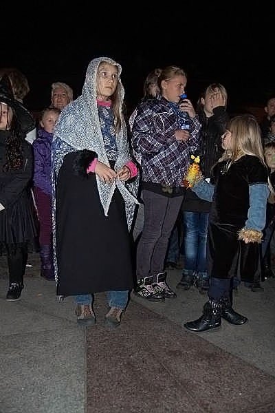 wampirki-i-duszki-straszyy-na-placu-piastowskim-po-paradzie-w-cieplicach-36903