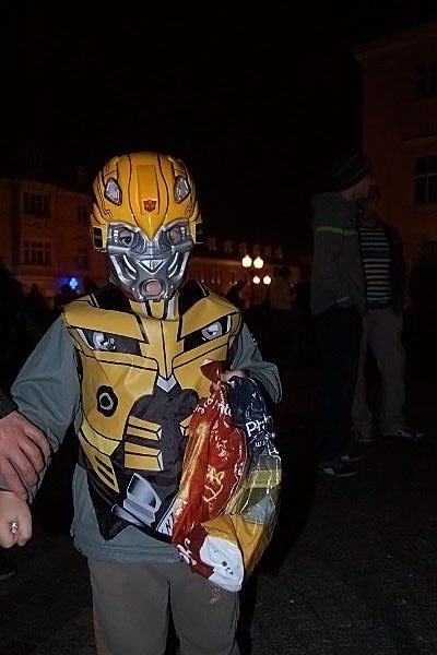 wampirki-i-duszki-straszyy-na-placu-piastowskim-po-paradzie-w-cieplicach-36903
