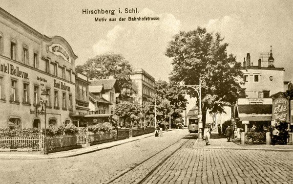 Archiwalne zdjęcie stacji przy dawnej Banhofstrasse (1 Maja).