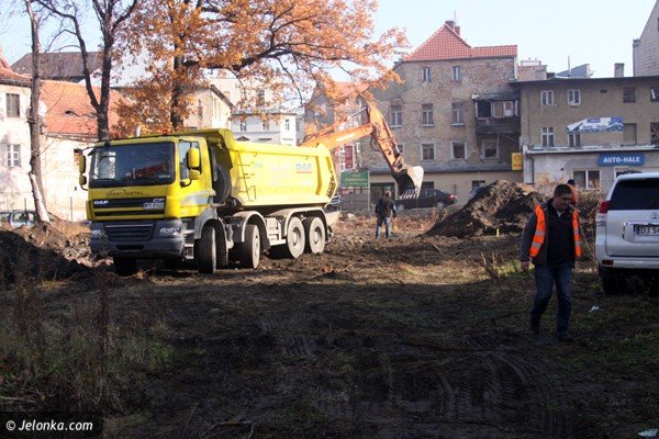 na-zaniedbanym-placu-wyrosnie-kamienica-36952