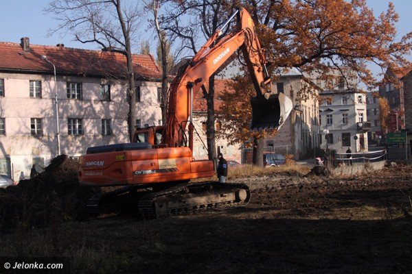 na-zaniedbanym-placu-wyrosnie-kamienica-36952