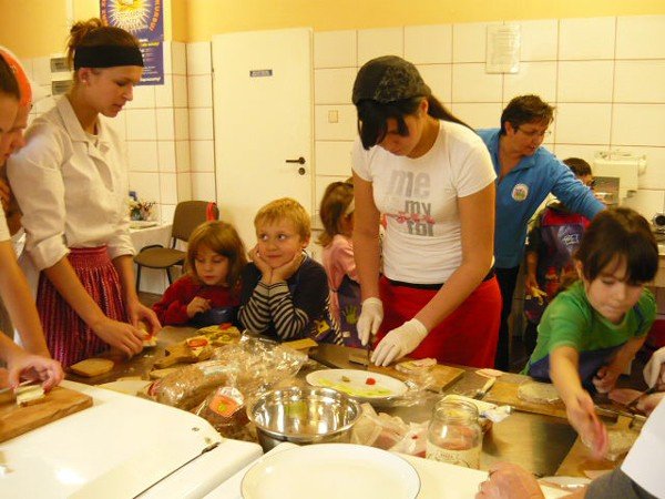 stacja-kuchcikowo-dla-najmodszych-w-gastronomie-37064