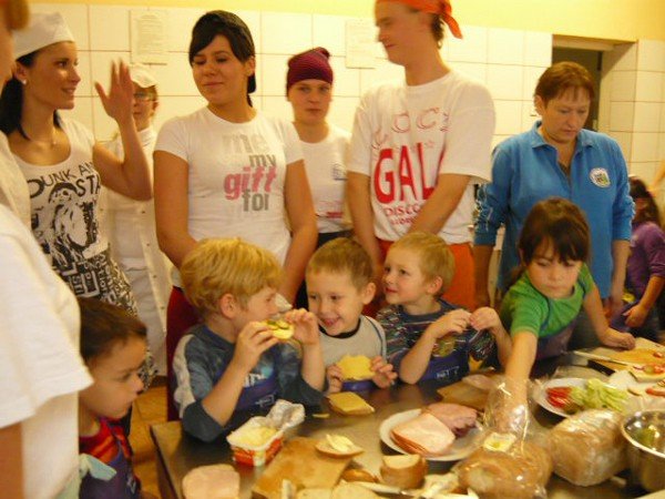stacja-kuchcikowo-dla-najmodszych-w-gastronomie-37064