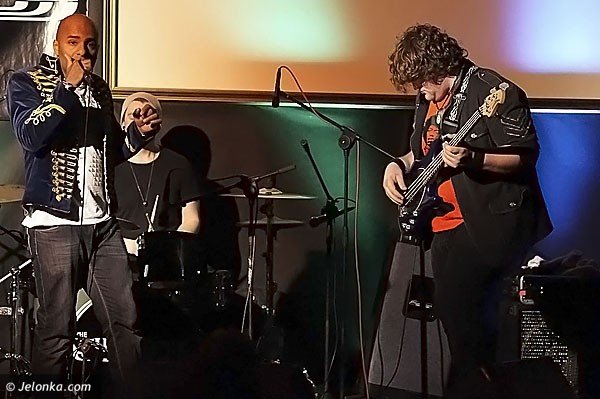 the-sunpilots-zagrao-w-oriencie-dla-pieciu-osob-37070