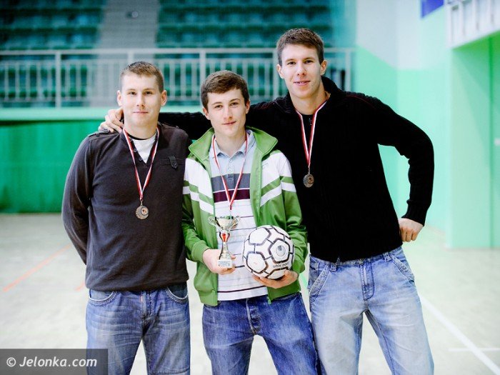 mistrzowie-jeleniej-gory-w-siatkonodze-foto-37104
