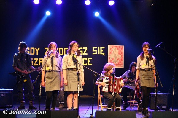 gdy-zakochasz-sie-w-szarej-lilijce-z-piosenka-po-harcersku-37107