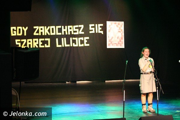 gdy-zakochasz-sie-w-szarej-lilijce-z-piosenka-po-harcersku-37107