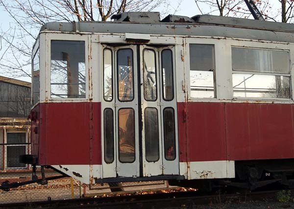 tramwaj-pod-zajezdnia-mzk-niszczeje-37110