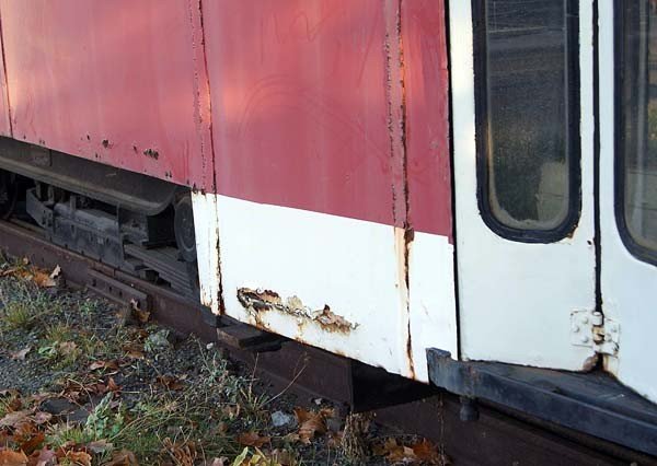 tramwaj-pod-zajezdnia-mzk-niszczeje-37110