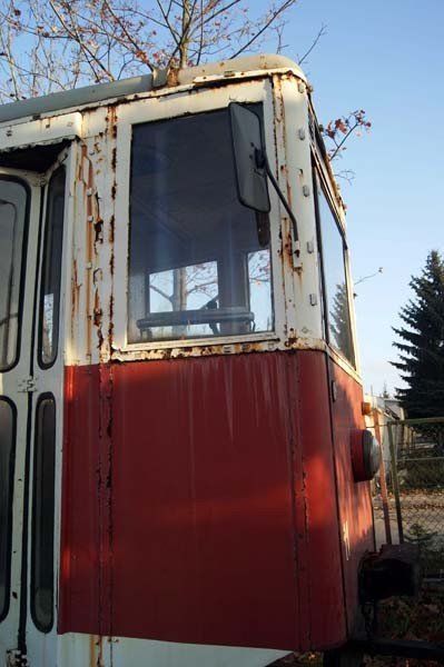 tramwaj-pod-zajezdnia-mzk-niszczeje-37110