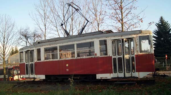 tramwaj-pod-zajezdnia-mzk-niszczeje-37110