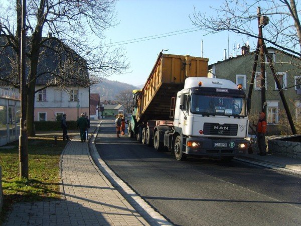 koncowka-prac-drogowych-na-zymierskiego-w-piechowicach-37114