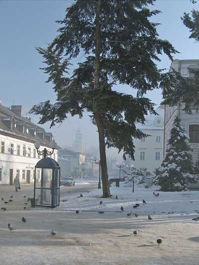 Plac Piastowski pełen uroku. O powietrzu tego nie można powiedzieć.