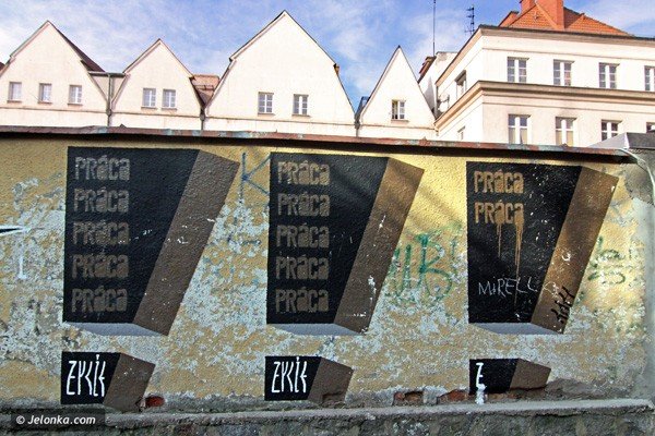 czowiek-praca-godne-zycie-barwnie-na-tyach-rynku-37229